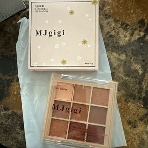 9-Color Eyeshadow Palette - Gold and Brown